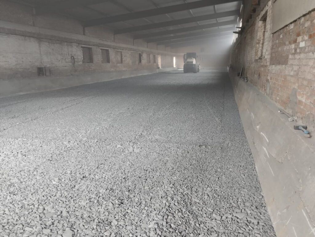 Укладка асфальта в ангаре, шаг 2