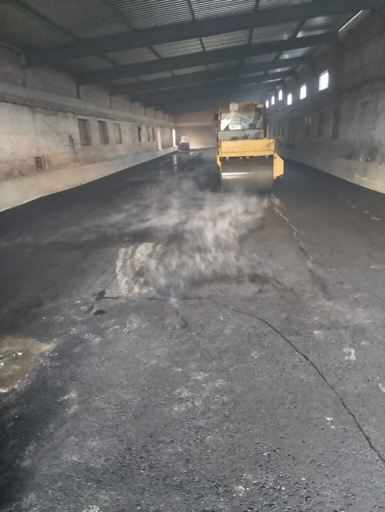 Укладка асфальта в ангаре, шаг 3